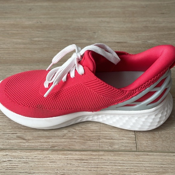 Kizik Sneakers - Picture 9 of 9